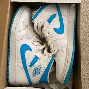 Air Jordan 1 mid UNC